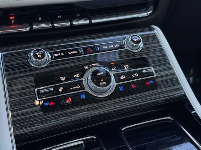 Used 2022 Lincoln Aviator Black Label w/ Dynamic Handling Package AWD/4WD image 29