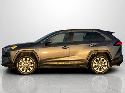 Used 2023 Toyota RAV4 XLE Premium image 8
