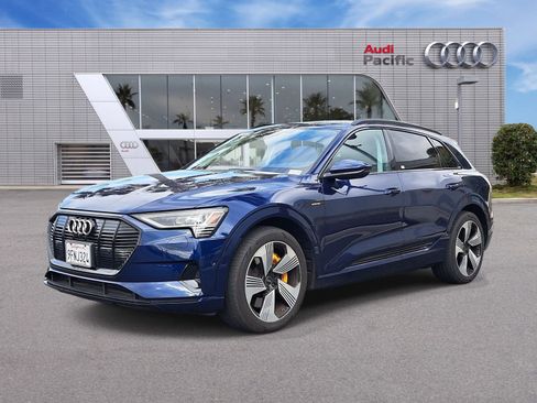 Certified 2023 Audi e-tron Premium Plus w/ Premium Plus Package image 1