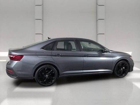 Used 2025 Volkswagen Jetta SE w/ Sunroof Package FWD image 4