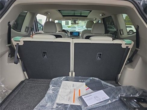 New 2026 Volkswagen Atlas SE image 30