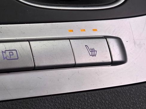 Used 2024 Kia Carnival LX FWD image 32