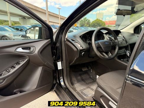 Used 2018 Ford Focus SE FWD image 20