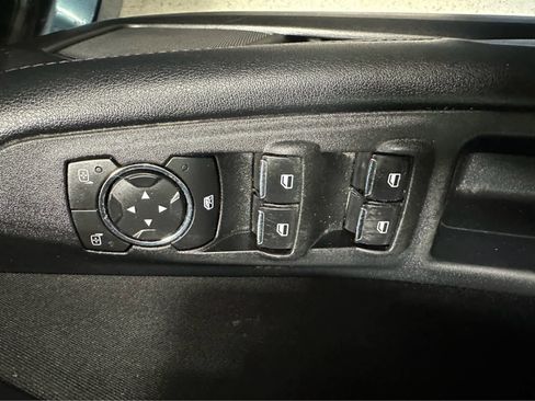 Used 2018 Ford Edge SE image 15