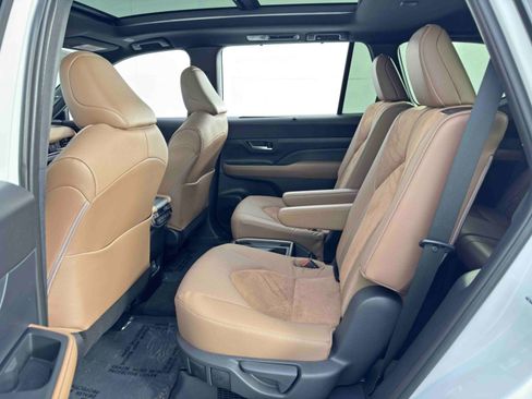Used 2025 Toyota Grand Highlander AWD Hybrid image 44