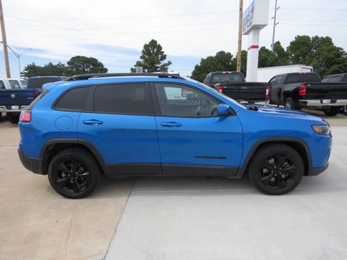 Used 2020 Jeep Cherokee Latitude Plus FWD image 2