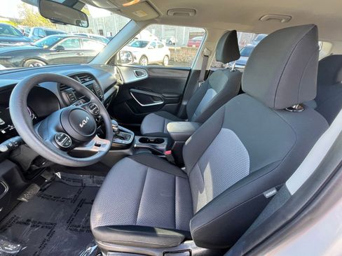 Used 2025 Kia Soul LX w/ LX Technology Package image 24