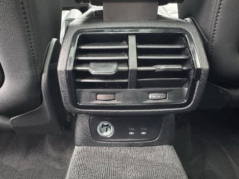 Used 2024 Audi Q3 2.0T Premium image 19