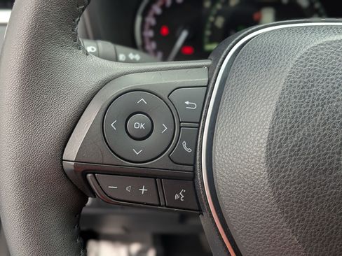 Used 2023 Toyota RAV4 XLE Premium image 21