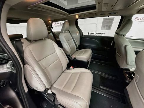 Used 2020 Toyota Sienna Limited Premium FWD image 31