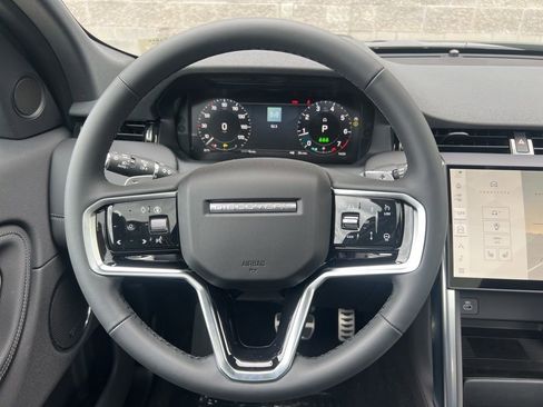 New 2025 Land Rover Discovery Sport Dynamic SE image 17