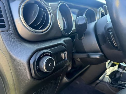 Used 2023 Jeep Wrangler Unlimited Sahara w/ Cold Weather Group AWD/4WD image 9