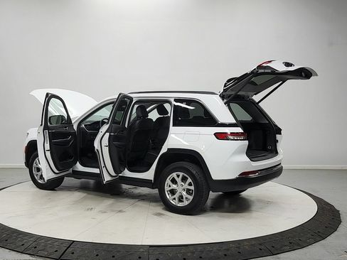 Used 2023 Jeep Grand Cherokee Limited AWD/4WD image 13