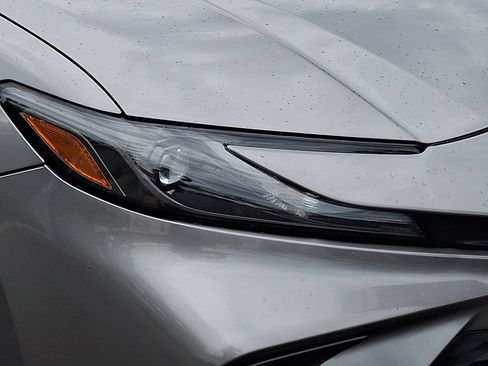Used 2025 Toyota Camry SE FWD image 9