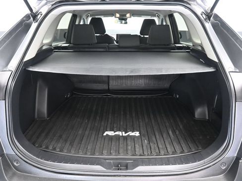 Used 2021 Toyota RAV4 LE FWD image 41