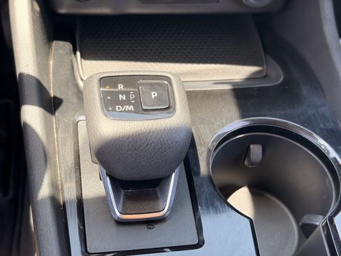 Used 2024 Nissan Rogue SV AWD/4WD image 23