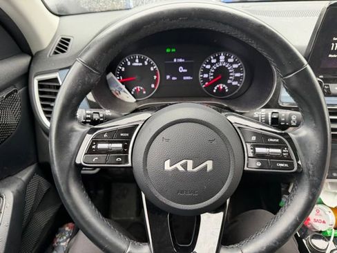 Used 2023 Kia Seltos S w/ Navigation Package image 3