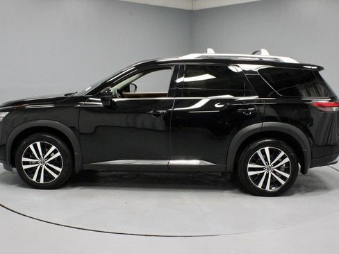 Certified 2025 Nissan Pathfinder Platinum w/ Cargo Package AWD/4WD image 8