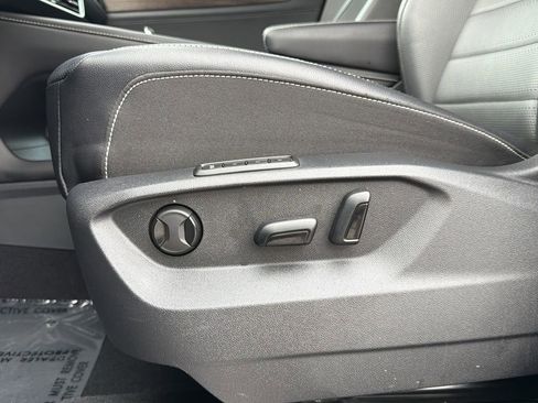 Used 2025 Volkswagen Atlas SEL image 24