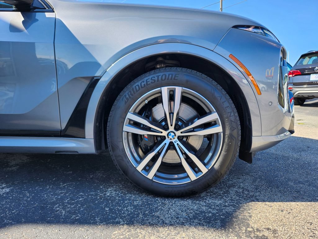 Used 2023 BMW X7 xDrive40i w/ M Sport Package AWD/4WD image 13