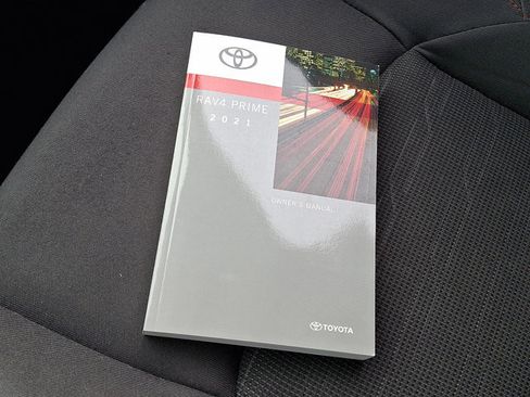 Used 2021 Toyota RAV4 SE image 26