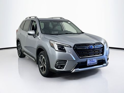 Used 2022 Subaru Forester Touring image 3