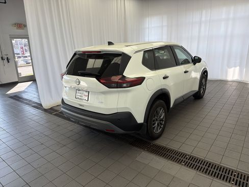 Used 2023 Nissan Rogue S image 5