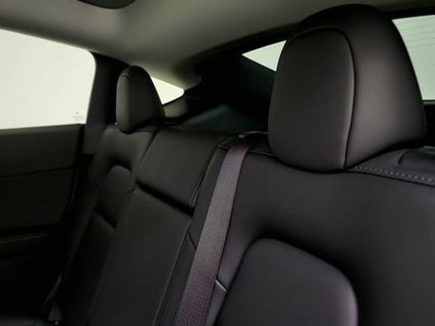 Used 2024 Tesla Model Y 2WD image 42