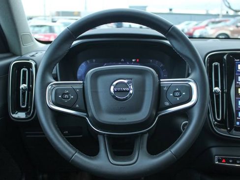 Used 2025 Volvo XC40 B5 Plus image 25