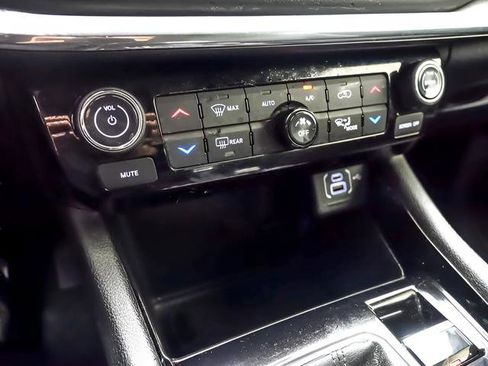 Used 2023 Jeep Compass Limited AWD/4WD image 19