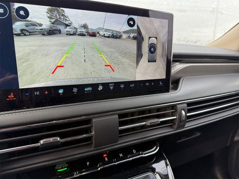 Used 2025 Lincoln Corsair Reserve image 16