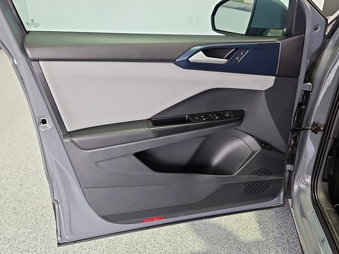 Certified 2023 Volkswagen Taos SE w/ Black Wheel Package FWD image 11