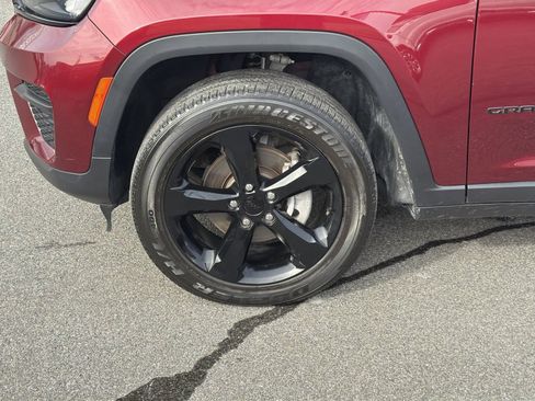 Used 2023 Jeep Grand Cherokee Altitude image 12