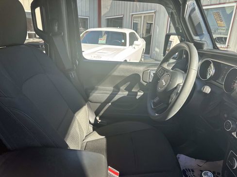 Certified 2023 Jeep Gladiator Sport image 10