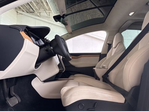 Used 2018 Tesla Model X 100D AWD/4WD image 9