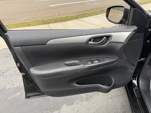 Used 2019 Nissan Sentra S image 11