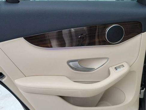 Used 2022 Mercedes-Benz GLC 300 image 11