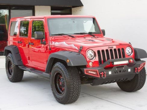 Used 2015 Jeep Wrangler Unlimited Sahara AWD/4WD image 4