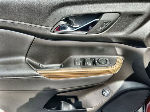 Certified 2023 GMC Acadia SLE w/ Driver Convenience Package image 23