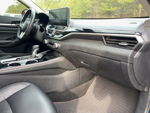 Used 2024 Nissan Altima 2.5 SR w/ SR Premium Package image 23