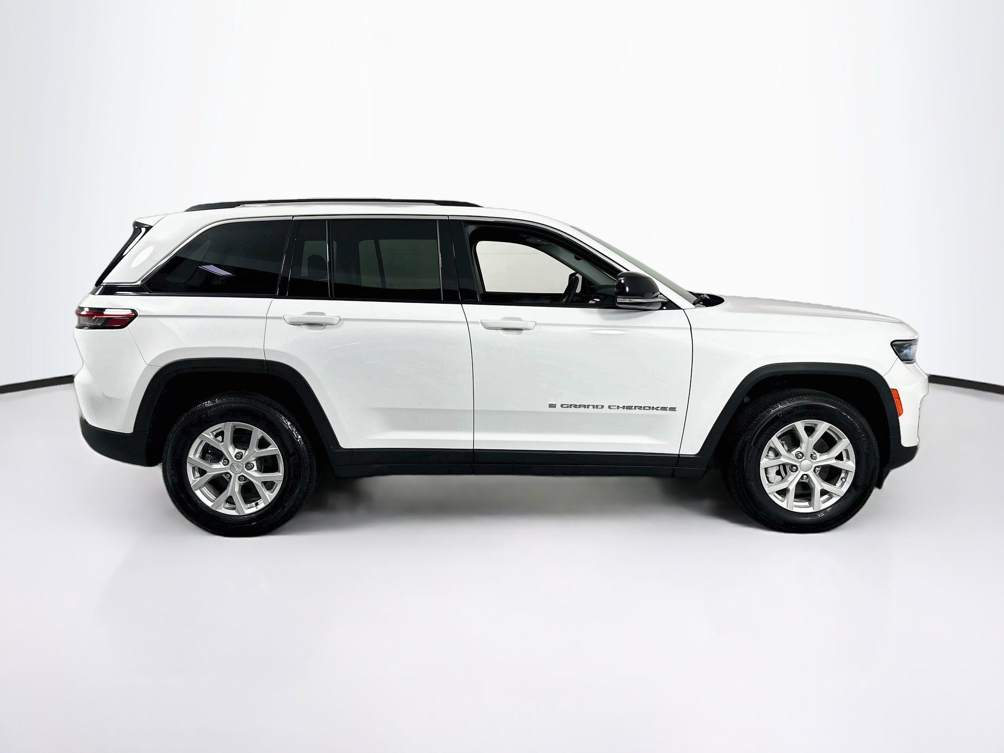 Used 2023 Jeep Grand Cherokee Limited RWD image 4