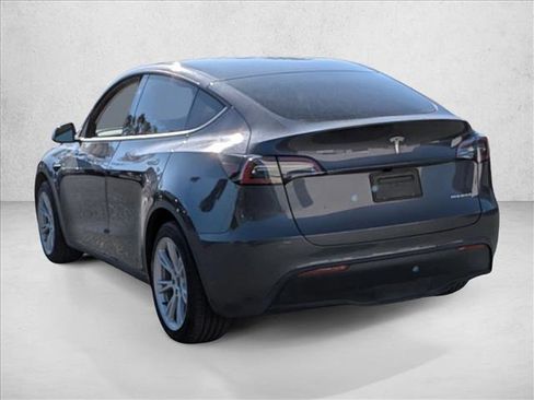 Used 2023 Tesla Model Y Long Range image 7