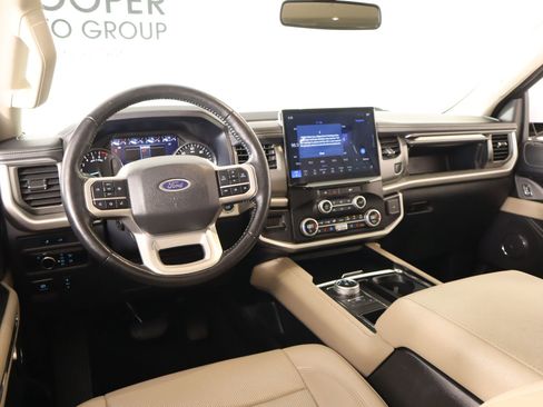 Used 2024 Ford Expedition Max XLT image 2