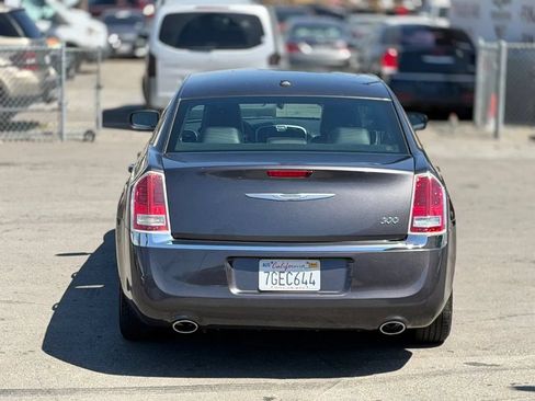 Used 2014 Chrysler 300 RWD image 12