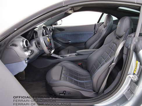 Used 2019 Ferrari Portofino image 5