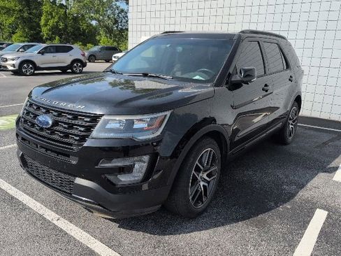 Used 2017 Ford Explorer Sport w/ Equipment Group 401A AWD/4WD image 4
