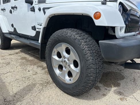 Used 2015 Jeep Wrangler Unlimited Sahara image 4