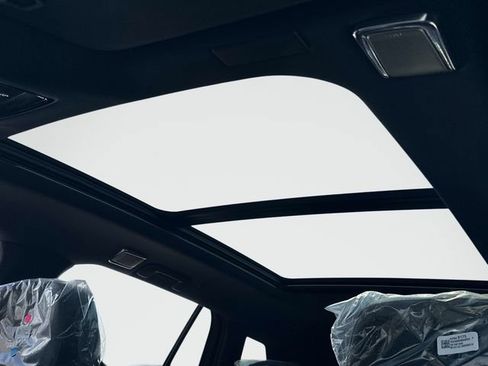 New 2027 Cadillac Vistiq Sport w/ LPO, Floor Liner Package AWD/4WD image 9