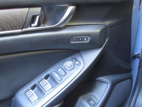 Used 2021 Honda Accord Touring image 33