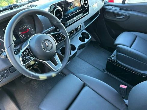 Used 2024 Mercedes-Benz Sprinter 2500 image 7